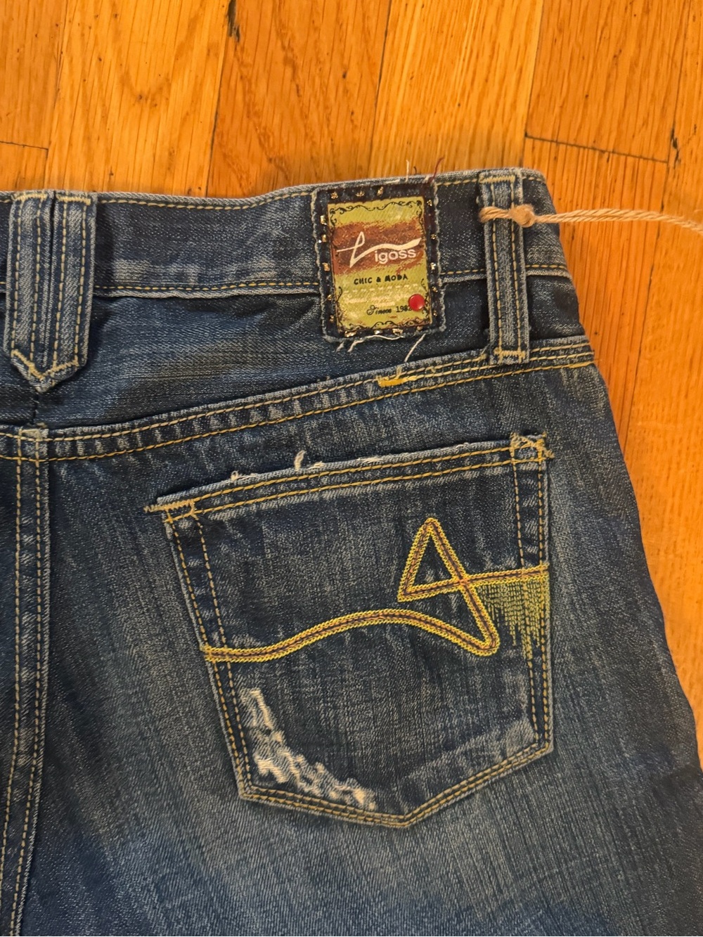 NWT vigoss Y2K Distressed Bootcut Jeans Size 28